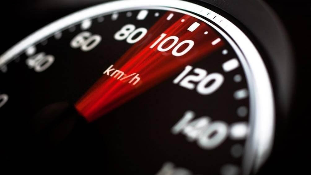 Thông qua thiết bị định vị, doanh nghiệp có thể nhắc nhở lái xe vi phạm như chạy quá tốc độ